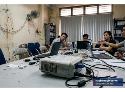 Máy Chiếu Kêu To, Quạt Ồn, Rè: Nguyên Nhân Và Cách Xử Lý