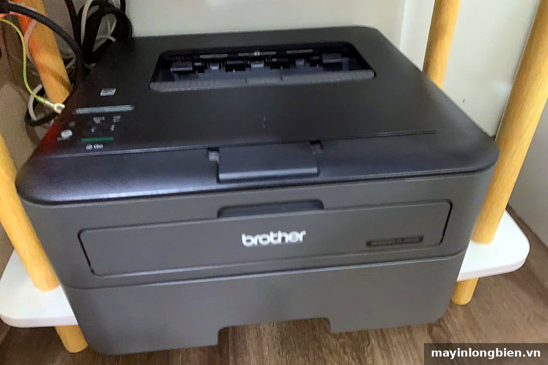 Bản in bị đen từ máy in laser cần kiểm tra trục sạc