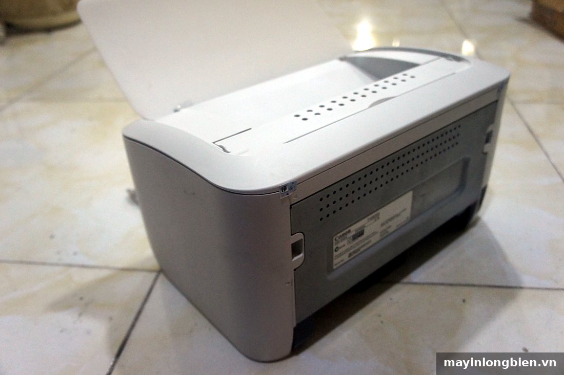 Mặt sau máy in Canon 6000 với cổng USB