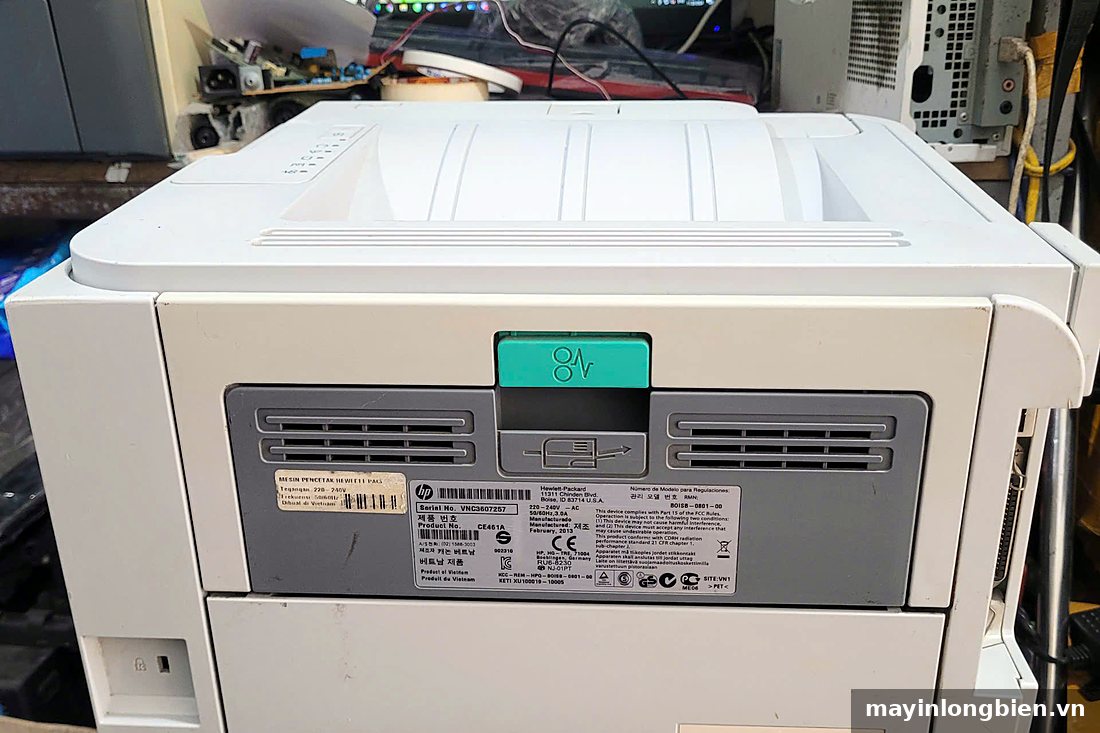 Mặt sau máy in HP P2035 với cửa gỡ giấy kẹt