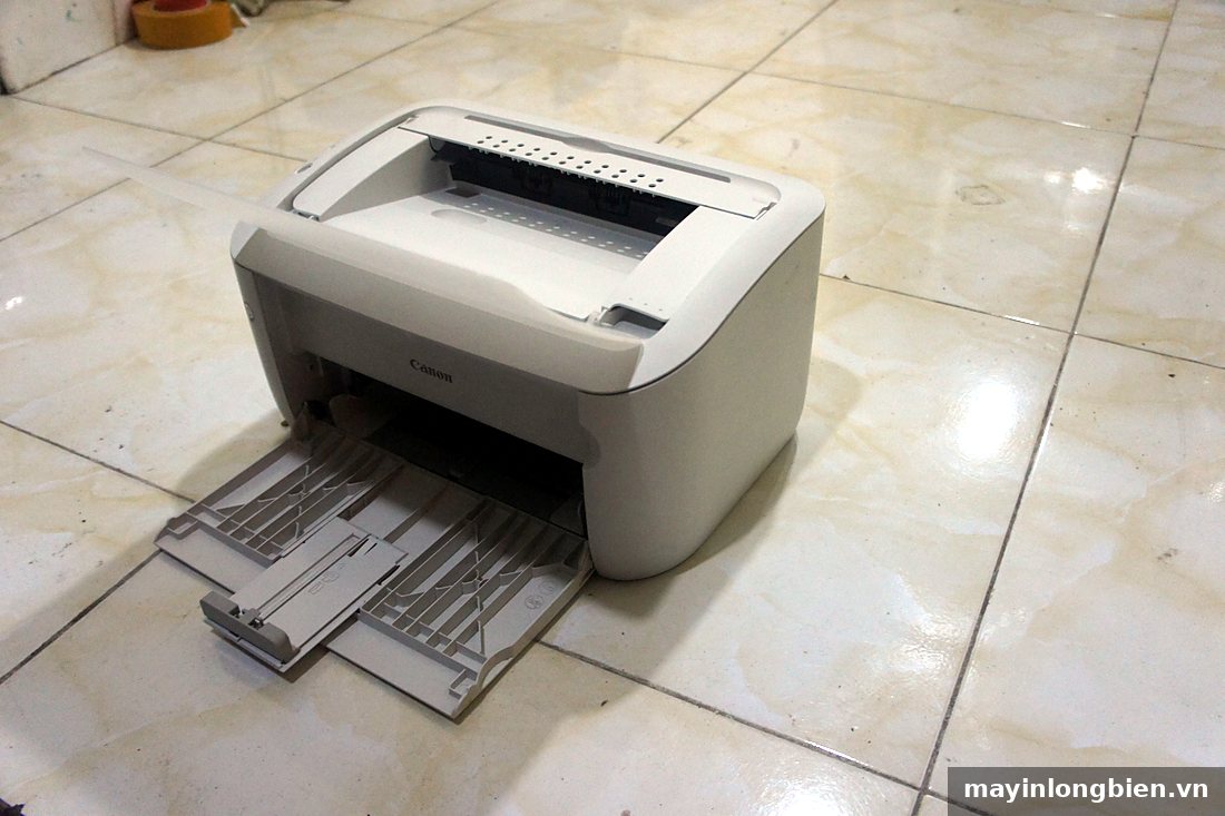 Máy in Canon 6000 nhìn nghiêng với khay giấy ra