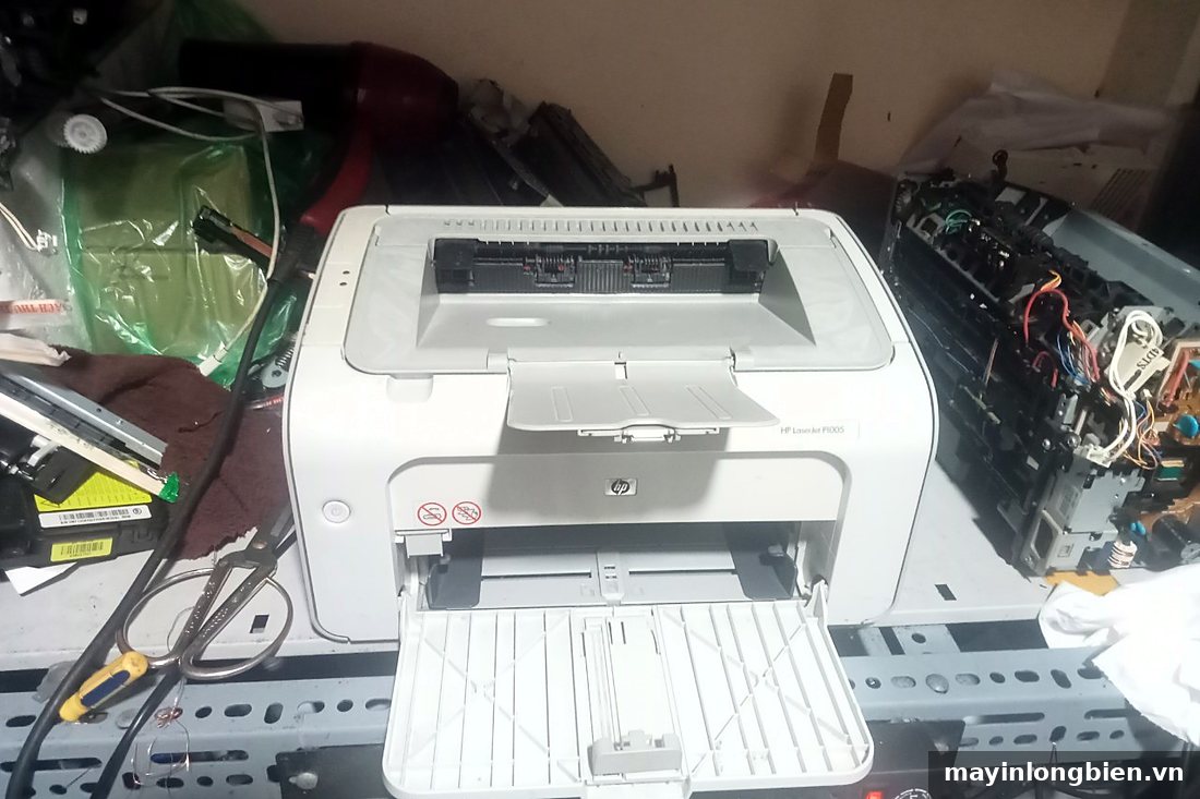 Máy in HP LaserJet cỡ nhỏ cùng dòng HP 1020 in thử sau khi sửa