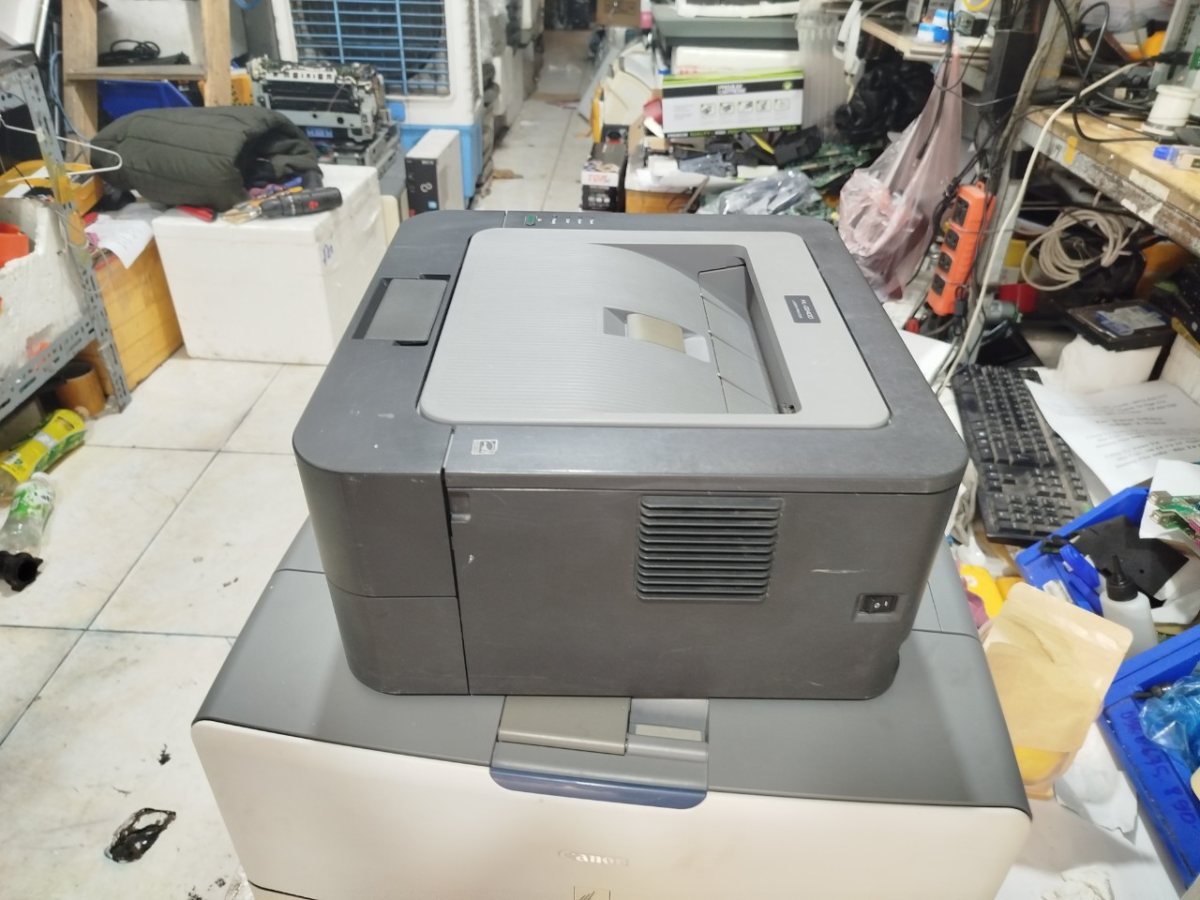 Mặt trên Brother HL-2240D, bảng đèn báo