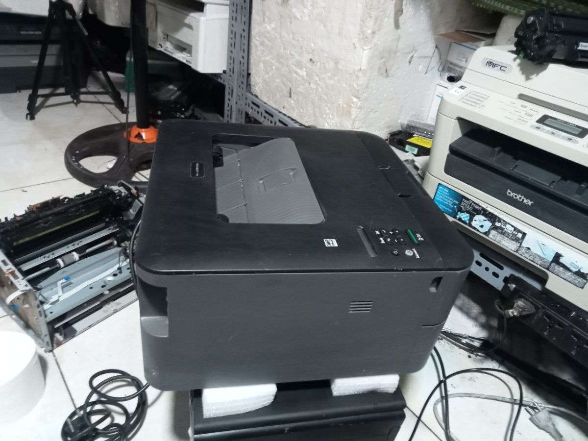 Bảng điều khiển Brother HL-L2361DN, có nút Network in mạng