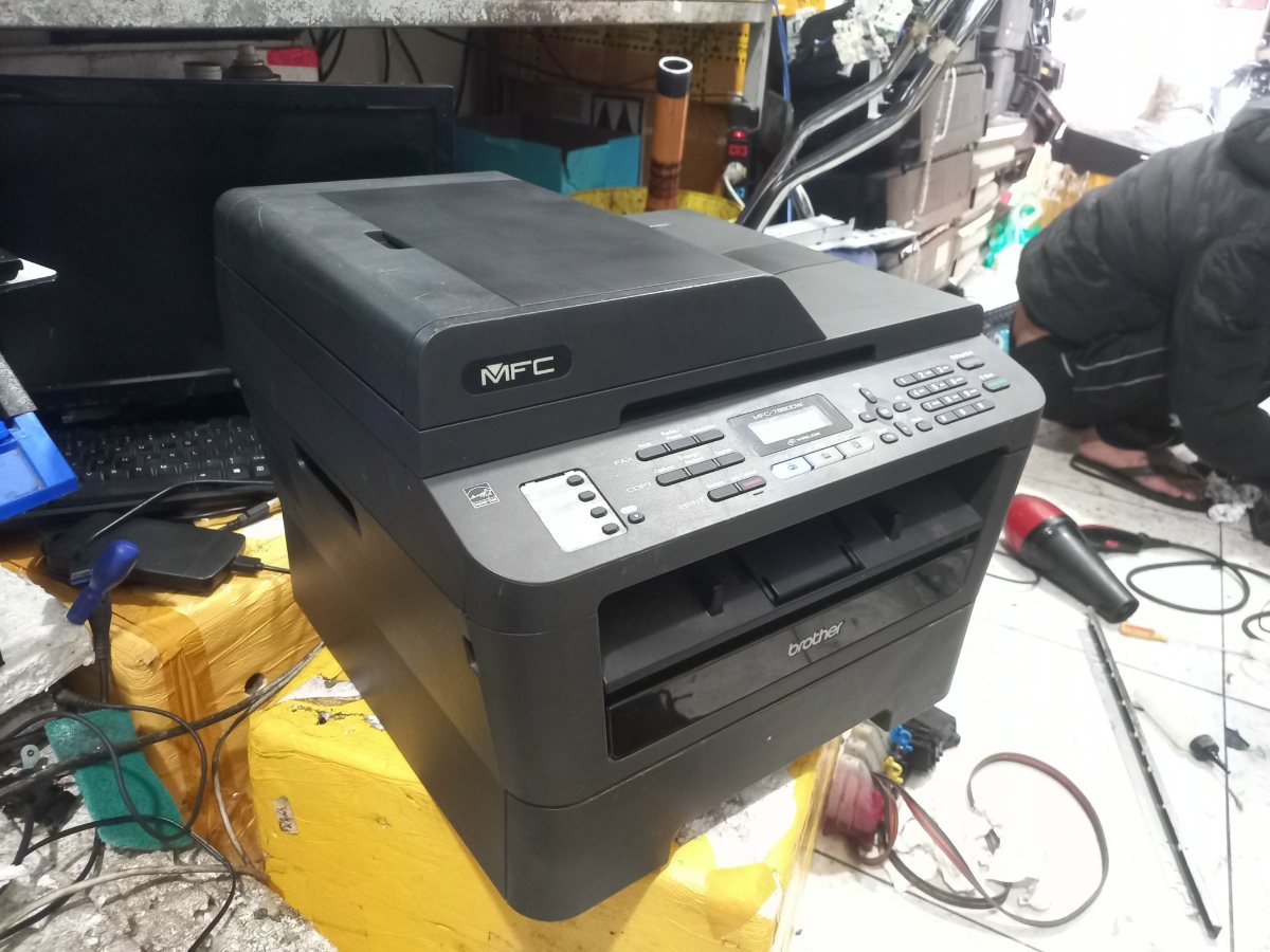 Brother MFC-7860DW cũ nhìn bên cạnh, khay ADF