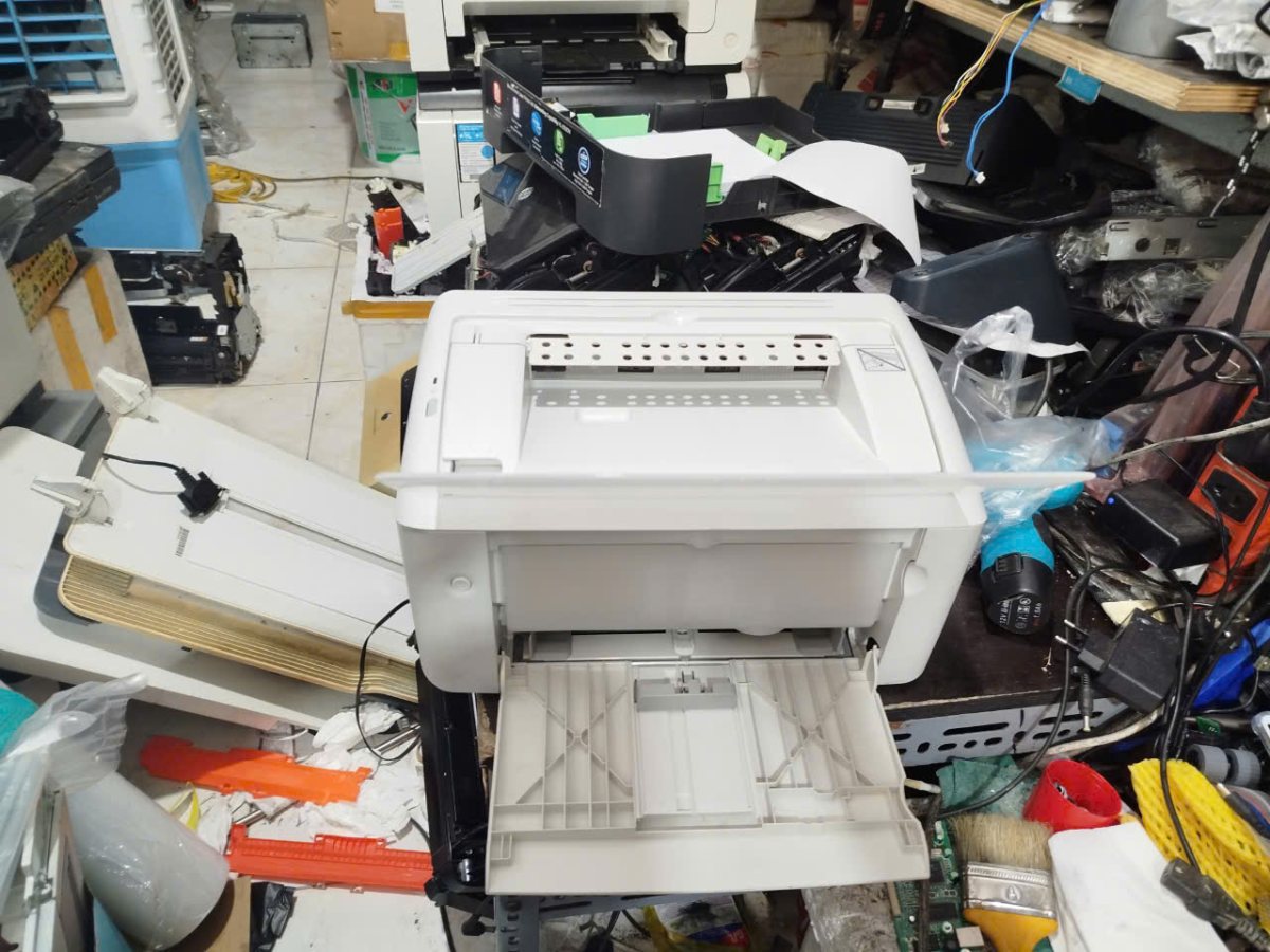 Canon LBP 3050 cũ mở khay giấy