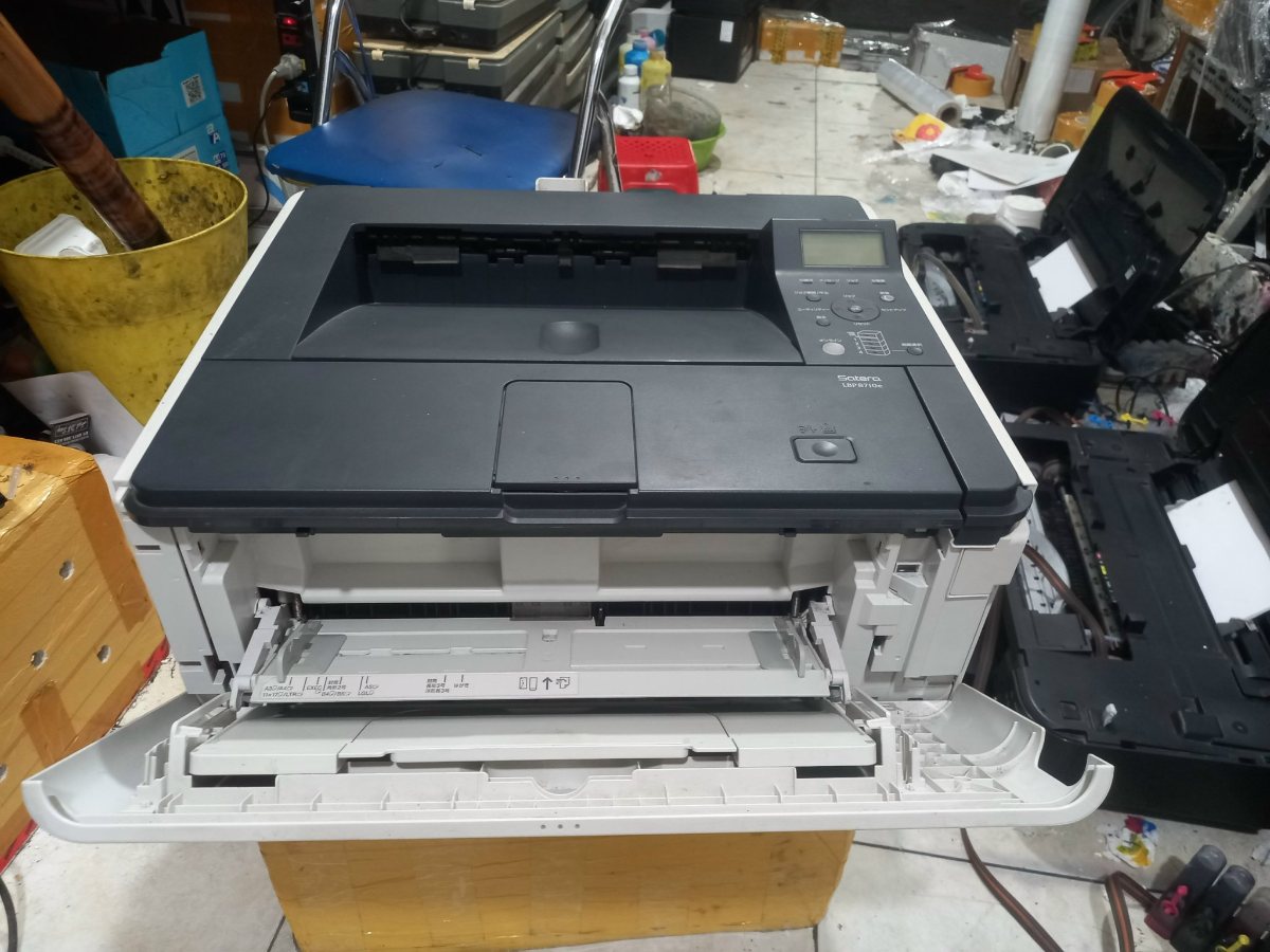 Canon LBP 8710 mở khay tay, nạp được giấy A3