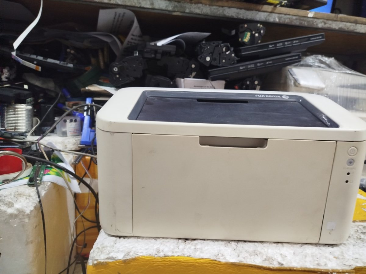 Mặt trước Fuji Xerox P115w, nút wifi