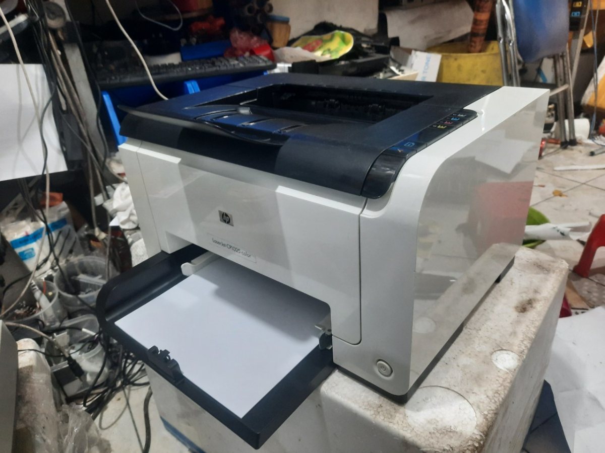 HP CP1025 cũ mở khay giấy