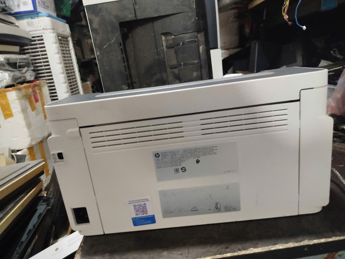 Mặt sau HP 107a cũ, tem máy
