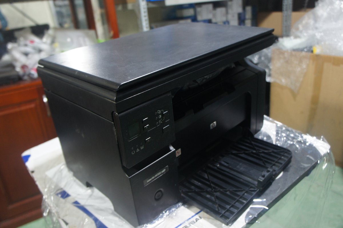HP M1132 cũ nhìn nghiêng, bảng điều khiển copy