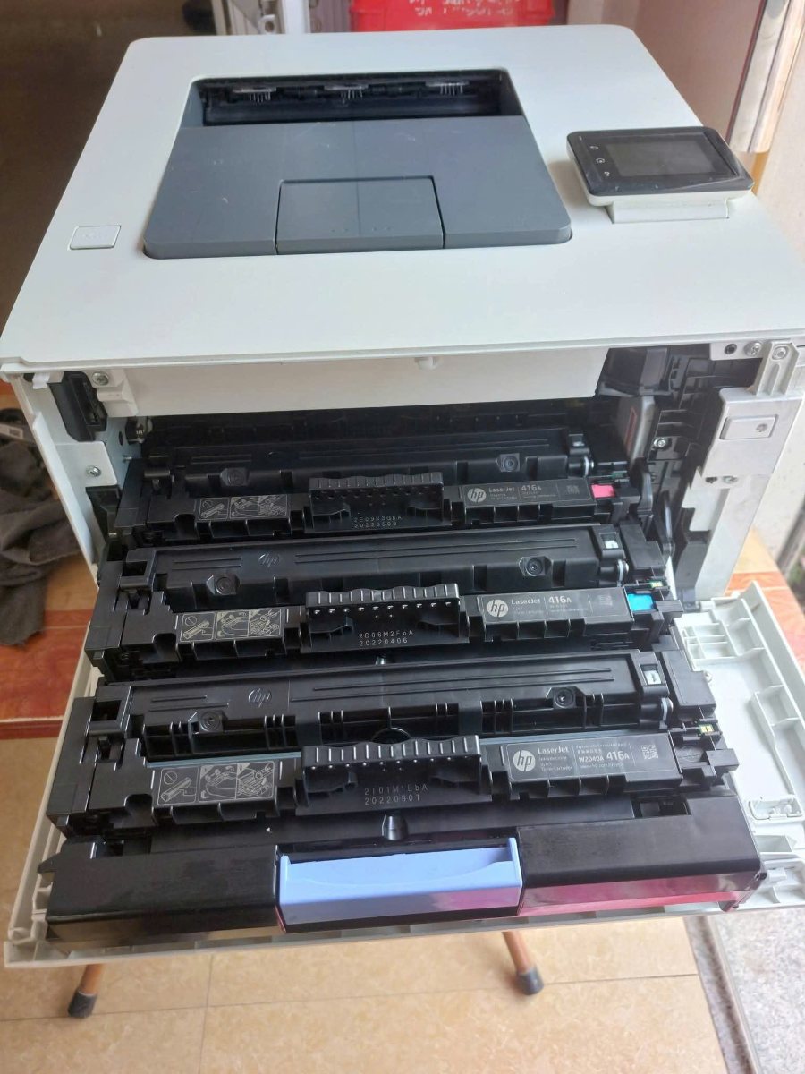 HP M454dw mở cửa trước, 4 hộp mực HP 416A