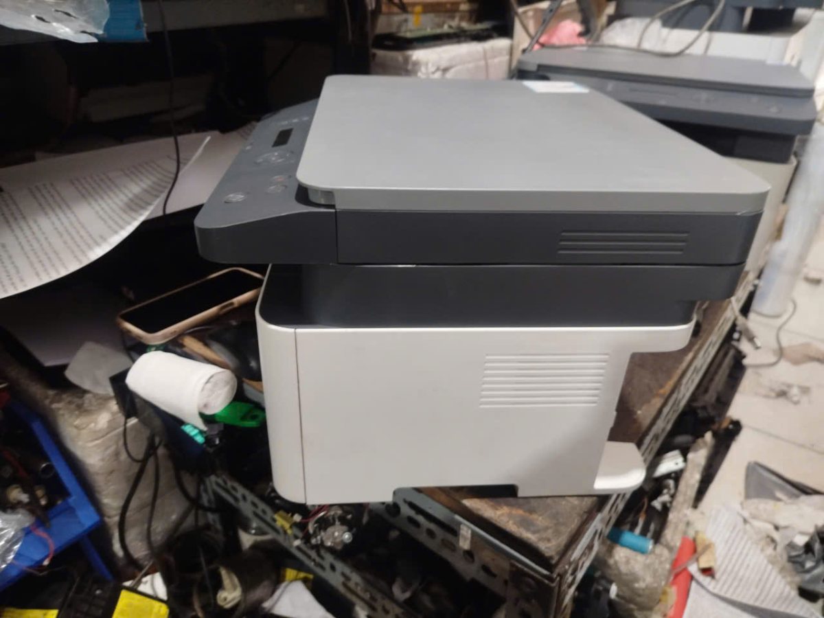 Mặt trên HP MFP 135w, bảng điều khiển