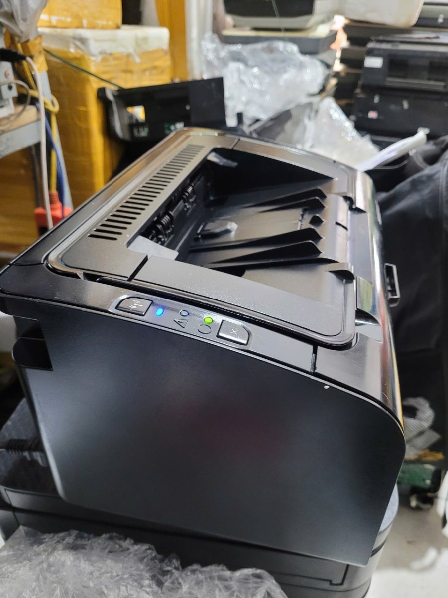 Nút wifi và đèn báo trên HP P1102w