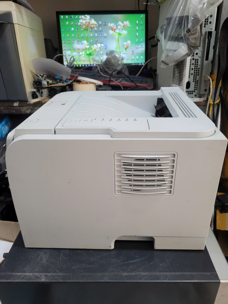HP P2035 cũ nhìn bên cạnh