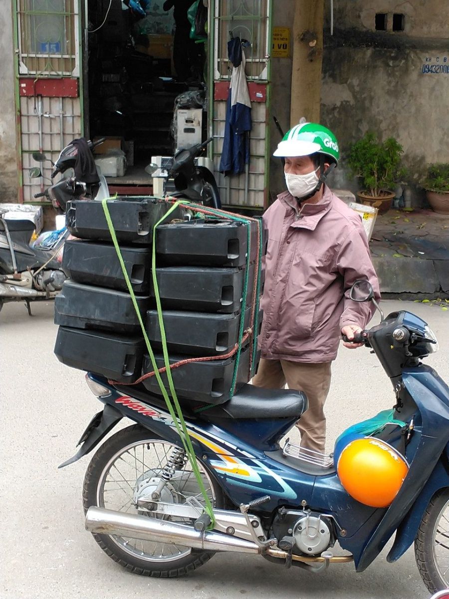 Shipper nhận máy giao khách