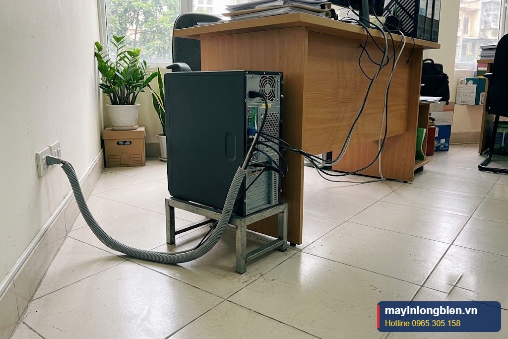 Case máy tính kê cao, dây đi trong ống ruột gà chống chuột cắn Case máy tính kê cao, dây đi trong ống ruột gà chống chuột cắn