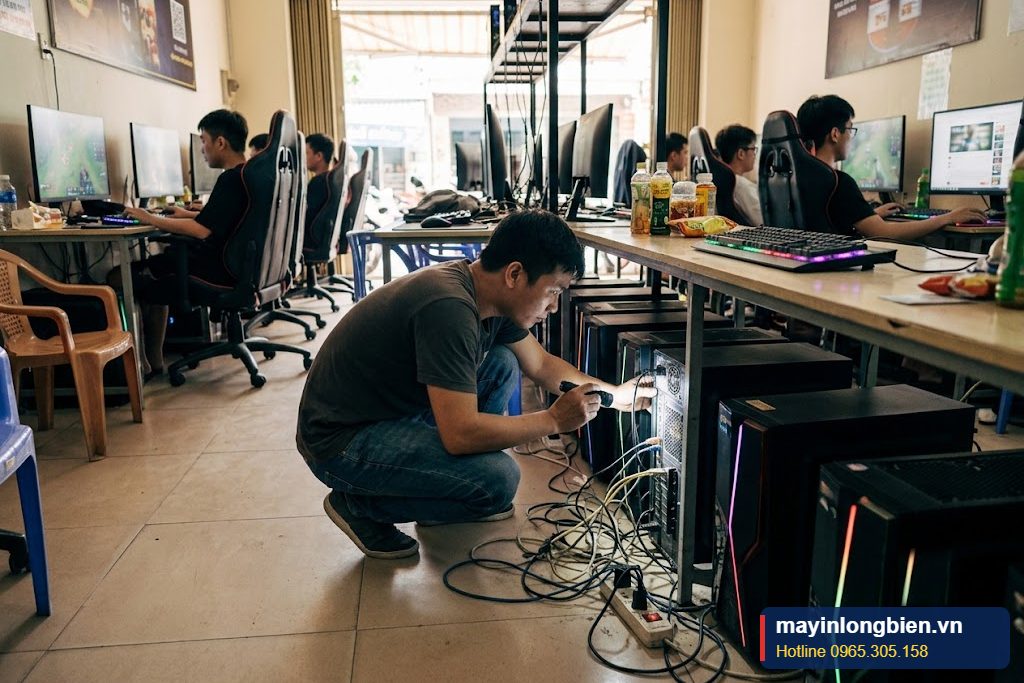 Dàn máy tại phòng game nơi một máy hay tắt do nguồn nóng Dàn máy tại phòng game nơi một máy hay tắt do nguồn nóng