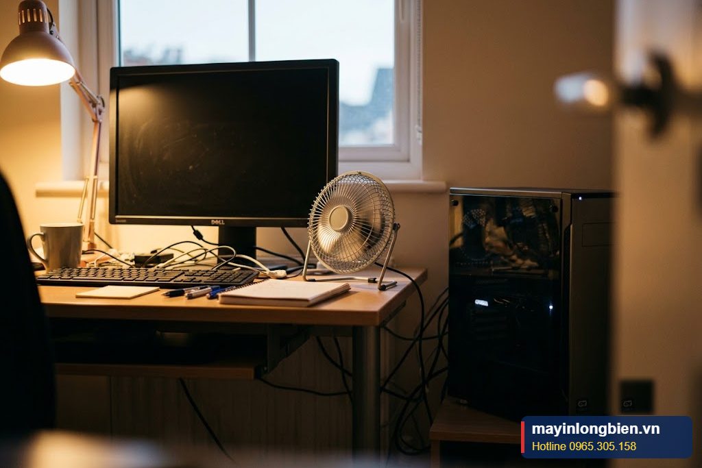 Máy tính đã tắt nhưng nguồn vẫn có điện, quạt USB vẫn quay Máy tính đã tắt nhưng nguồn vẫn có điện, quạt USB vẫn quay