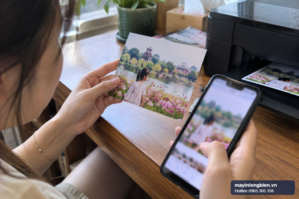 Canon in ảnh lệch màu, so sánh ảnh in với màn hình điện thoại cạnh máy in