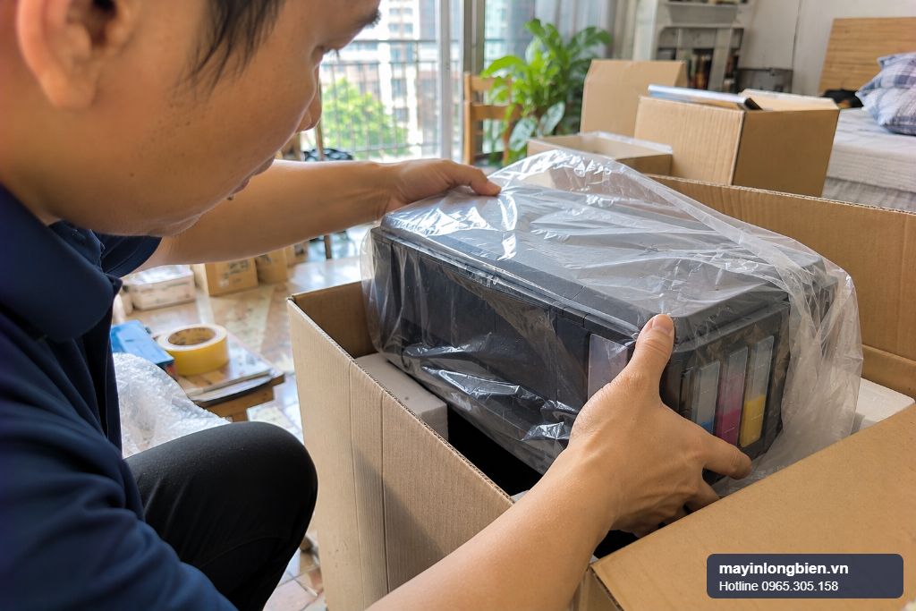 Vận chuyển máy in Canon G series, máy in bình mực được đóng thùng giữa các thùng đồ chuyển nhà