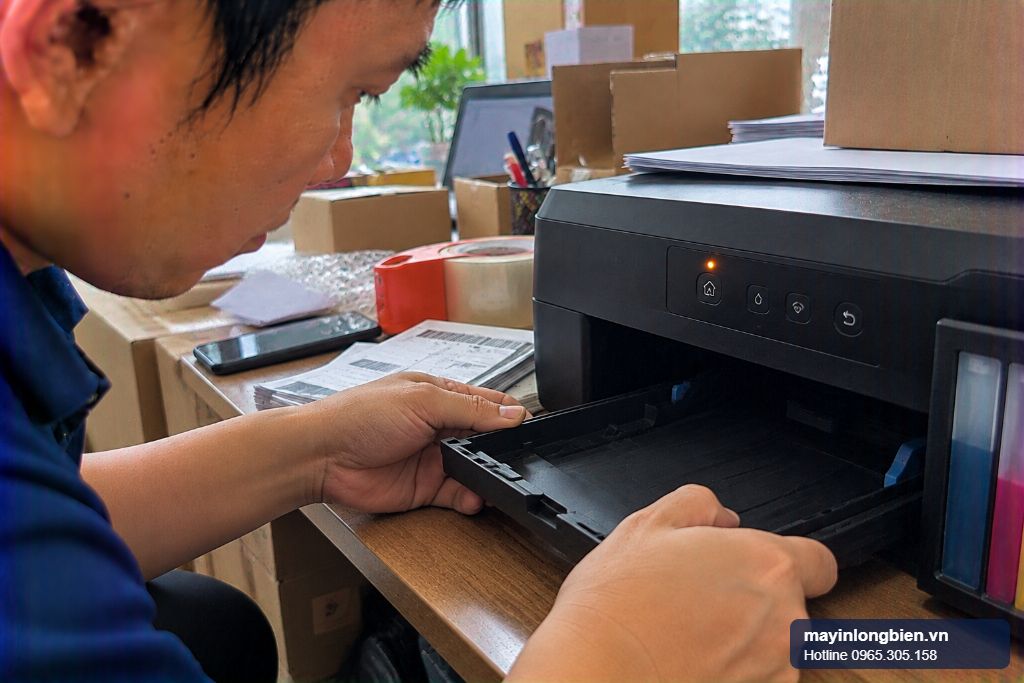 Epson báo kẹt giấy không có giấy tại shop online in tem nhãn ở Hà Nội Epson báo kẹt giấy không có giấy tại shop online in tem nhãn ở Hà Nội
