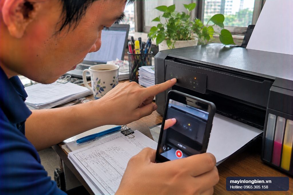 Máy in Epson nháy đèn giấy và đèn mực luân phiên do tràn mực thải Máy in Epson nháy đèn giấy và đèn mực luân phiên do tràn mực thải