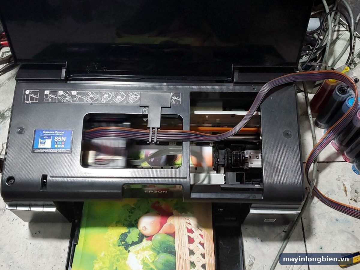 Máy in Epson T60 mở nắp, lắp hệ thống dẫn mực ngoài