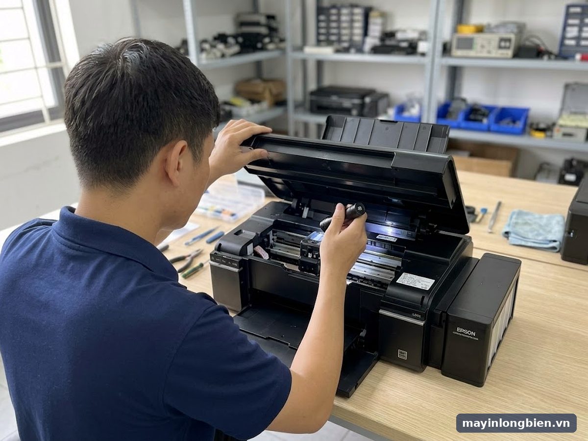Kỹ thuật viên Thần Vũ xử lý: Sửa máy in Epson L800 tại Long Biên
