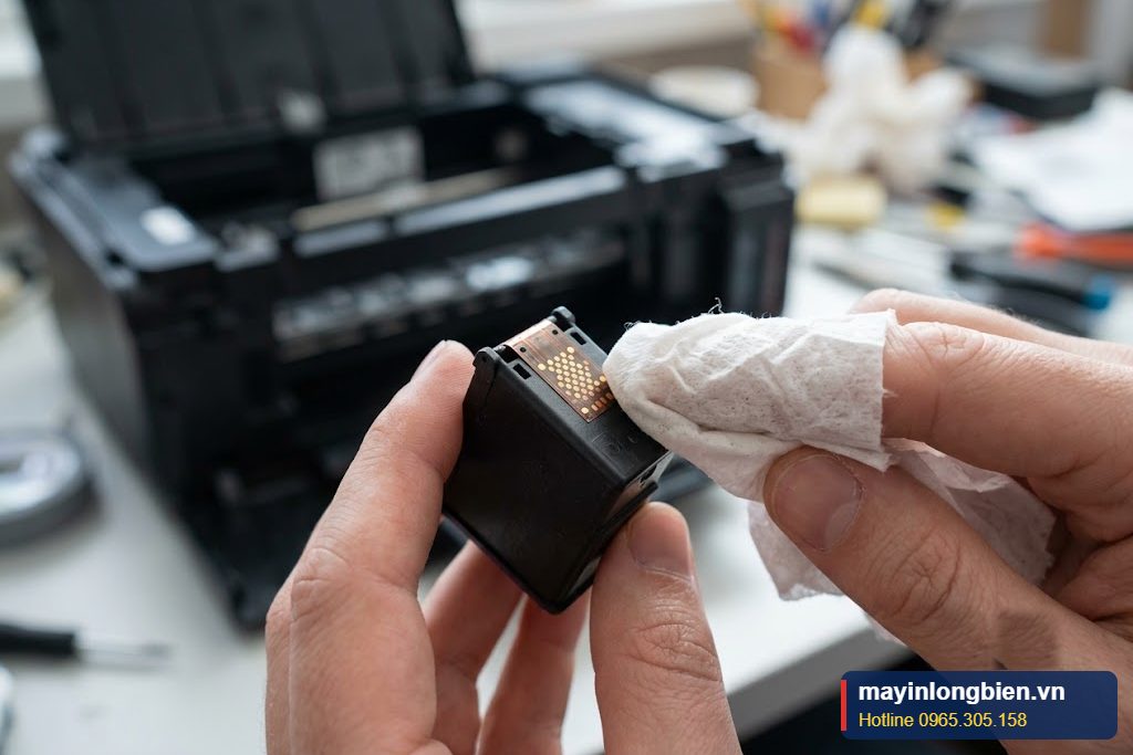 Lau tiếp điểm đồng hộp mực máy in Canon E410 bị báo lỗi 1401 Lau tiếp điểm đồng hộp mực máy in Canon E410 bị báo lỗi 1401