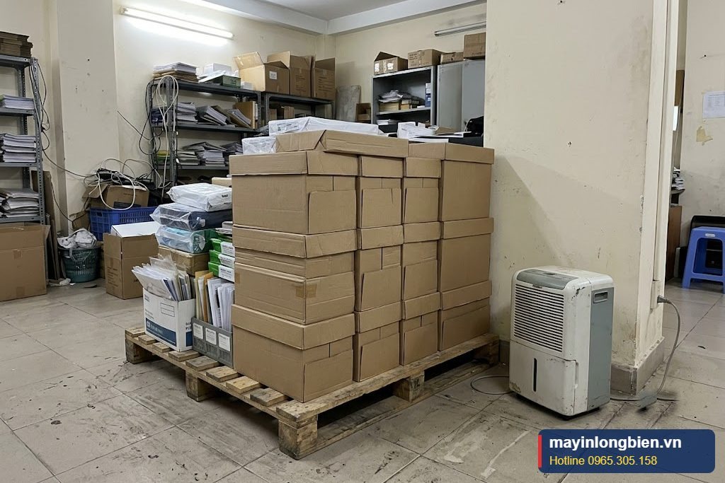 Bảo quản giấy photocopy trong thùng kín, kê cao khỏi sàn Bảo quản giấy photocopy trong thùng kín, kê cao khỏi sàn