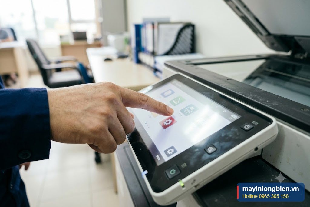 Màn hình cảm ứng cài đặt scan và in trên máy photocopy Màn hình cảm ứng cài đặt scan và in trên máy photocopy