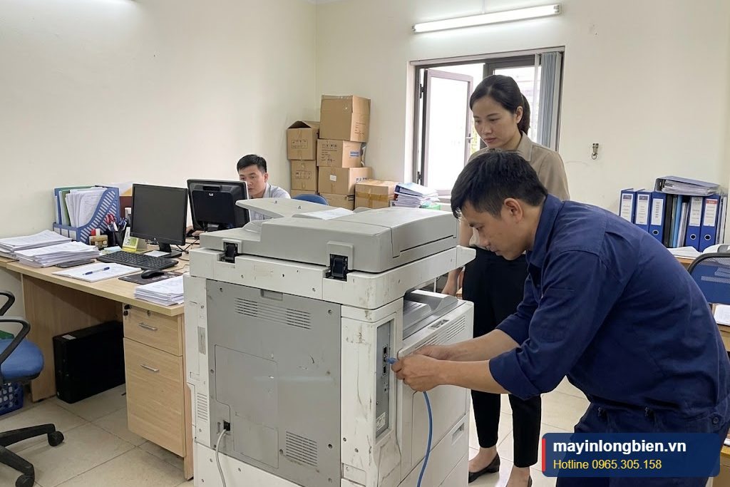 Bàn giao máy photocopy cũ đã kiểm tra tại văn phòng khách Bàn giao máy photocopy cũ đã kiểm tra tại văn phòng khách