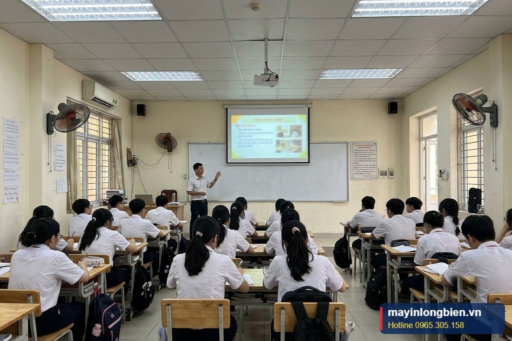 Máy chiếu lớp học hoạt động ổn định sau khi vệ sinh Máy chiếu lớp học hoạt động ổn định sau khi vệ sinh