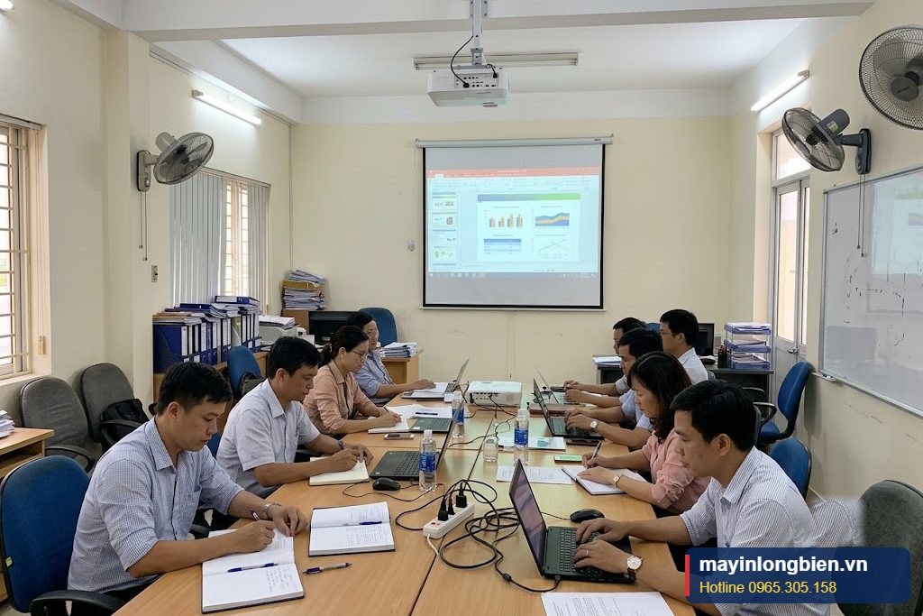 Máy chiếu sạch sẽ, hình ảnh sáng rõ sau khi vệ sinh Máy chiếu sạch sẽ, hình ảnh sáng rõ sau khi vệ sinh