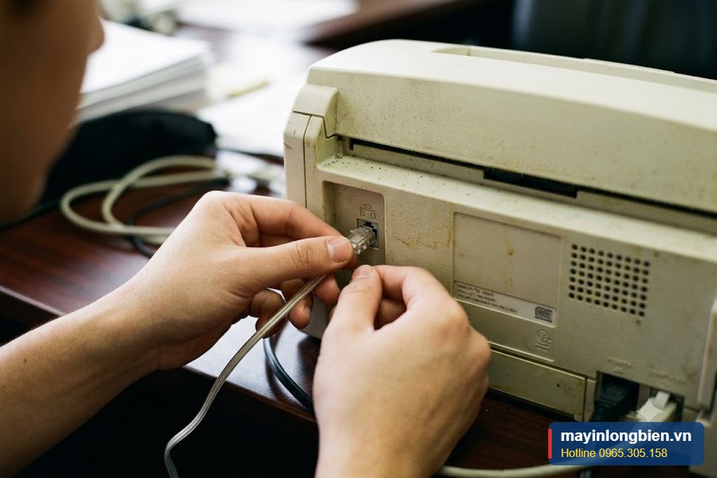 Kiểm tra dây điện thoại và cổng LINE của máy fax Kiểm tra dây điện thoại và cổng LINE của máy fax