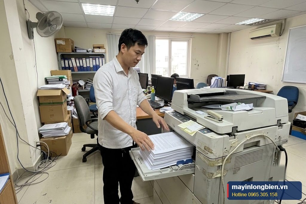 Máy photocopy in đúng khổ giấy sau khi chỉnh khay Máy photocopy in đúng khổ giấy sau khi chỉnh khay