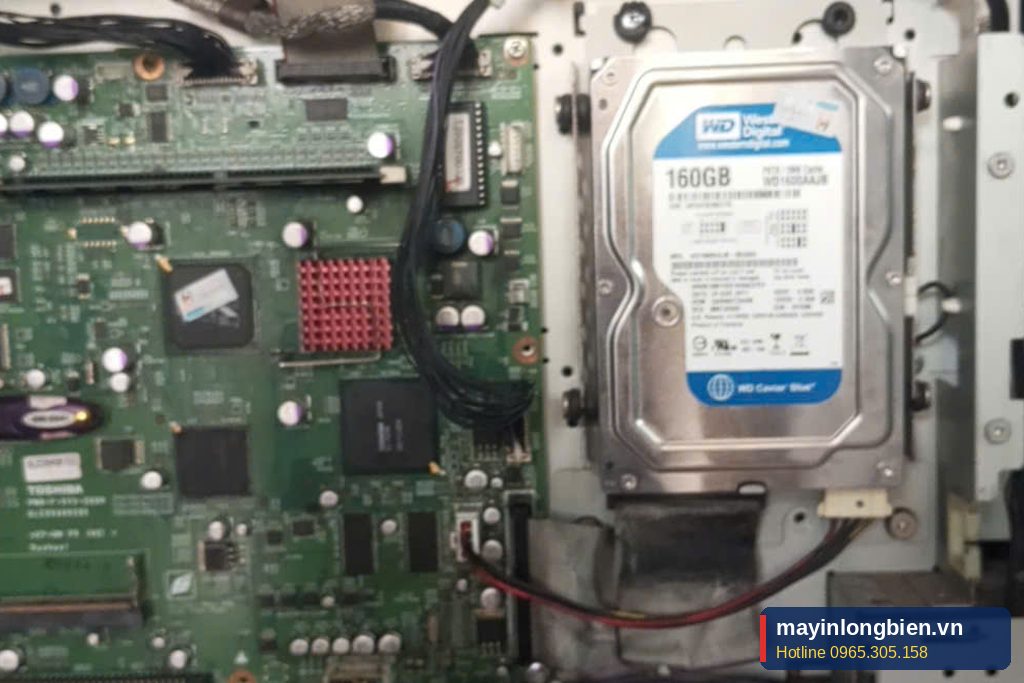 Mainboard và ổ cứng HDD bên trong máy photocopy Toshiba e-Studio 850
