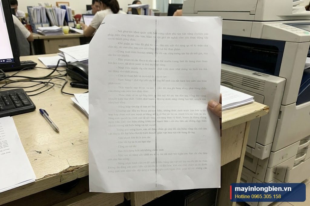 Bản copy bị sọc đen chạy dọc trang do kính quét hoặc gạt mực Bản copy bị sọc đen chạy dọc trang do kính quét hoặc gạt mực