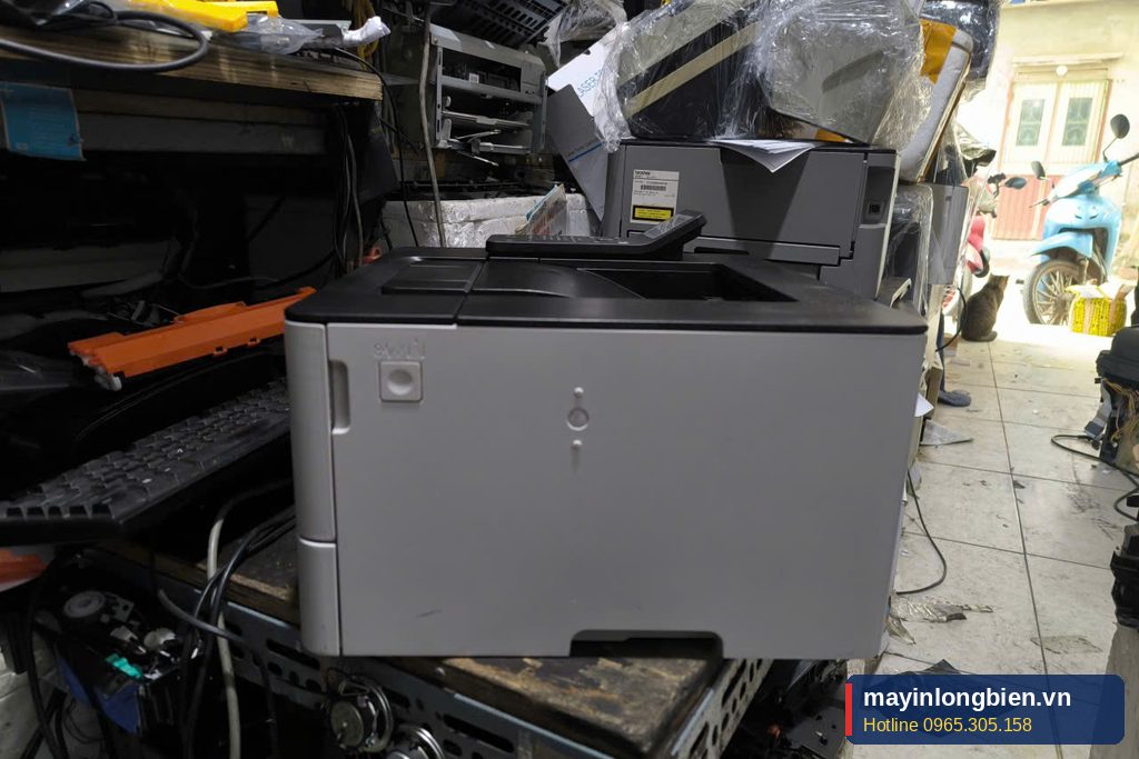 Máy in Canon 223dw kiểm tra trước khi giao cho khách