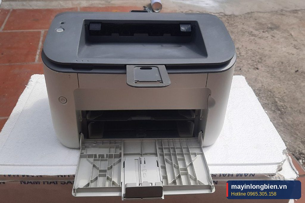 Máy in laser tại văn phòng khách trước khi đổ mực Máy in laser tại văn phòng khách trước khi đổ mực