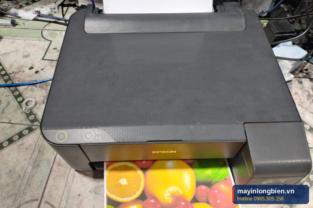 Máy in phun Epson bình mực ngoài đang in ảnh màu
