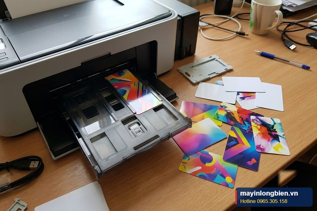 Máy in phun in thẻ nhựa PVC trong cửa hàng in Máy in phun in thẻ nhựa PVC trong cửa hàng in