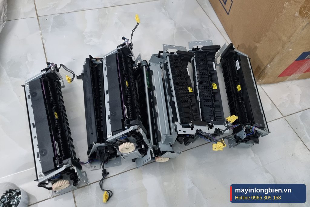 Các cụm sấy máy in laser chờ lắp đặt