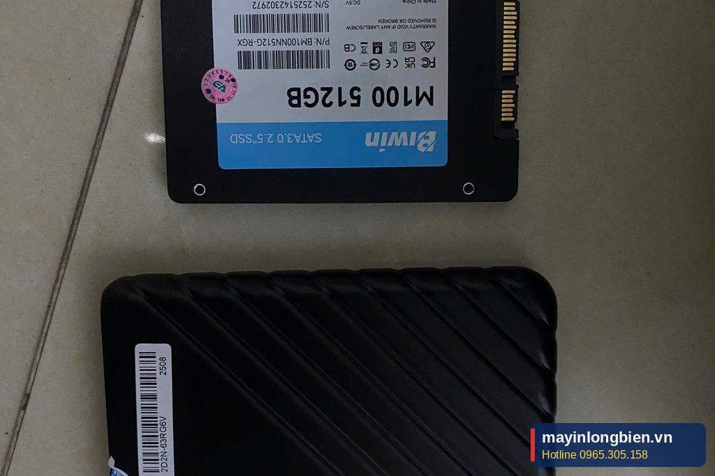 Ổ SSD và hộp đựng ổ cứng di động dùng để sao lưu, cứu dữ liệu Ổ SSD và hộp đựng ổ cứng di động dùng để sao lưu, cứu dữ liệu