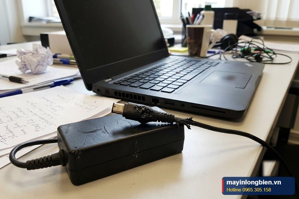 Sạc laptop trôi nổi kém chất lượng Sạc laptop trôi nổi kém chất lượng