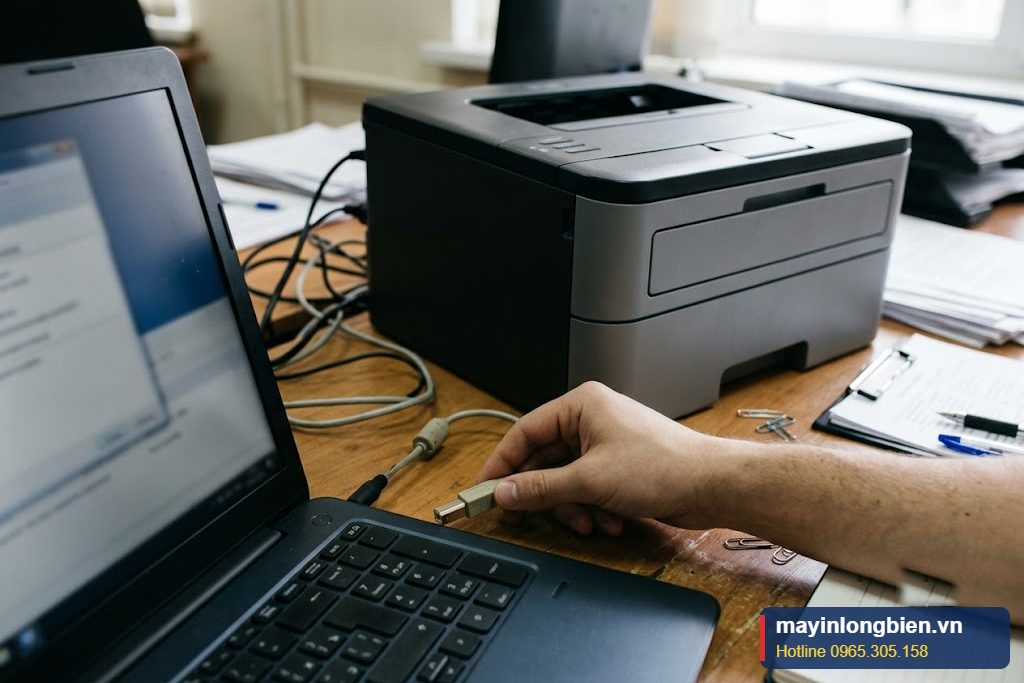 Cắm cáp USB từ máy in vào laptop Cắm cáp USB từ máy in vào laptop