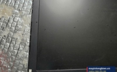 Màn Hình Laptop Bị Sọc, Tối, Chảy Mực: Sửa Hay Thay?