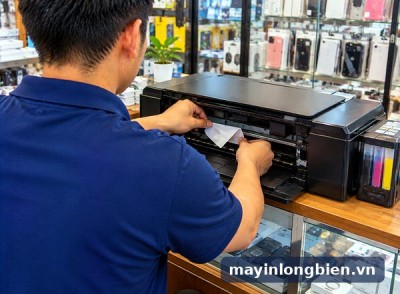 Cửa hàng điện thoại Thái Hà: máy in kẹt decal, kéo giấy nhỏ