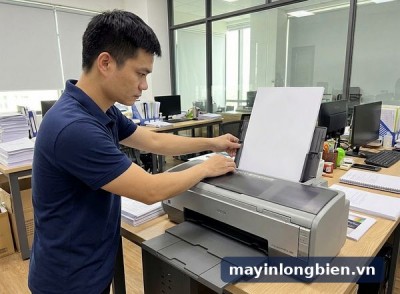 Máy in A3 kéo giấy xéo, kẹt khay sau: vệ sinh lô cao su